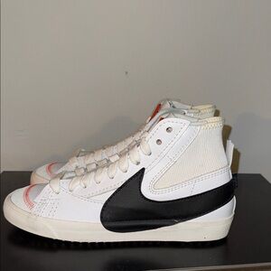 Nike Men's White and Black Mid-Top Sneakers